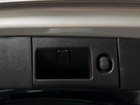 Used 2020 GMC Yukon SLT AWD/4WD image 13