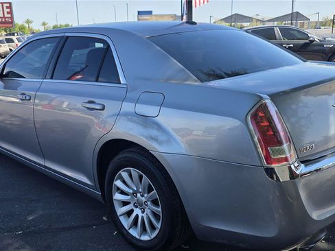 Used 2014 Chrysler 300 RWD image 7