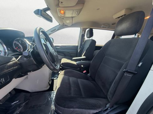Used 2019 Dodge Grand Caravan SE FWD image 9
