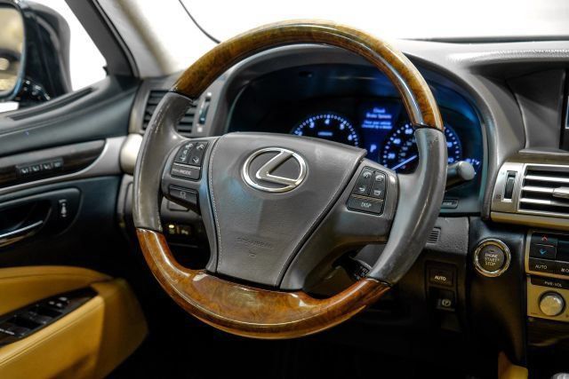 Used 2015 Lexus LS 460 w/ Comfort Package RWD image 24
