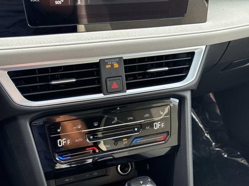 New 2025 Volkswagen Taos SE image 21