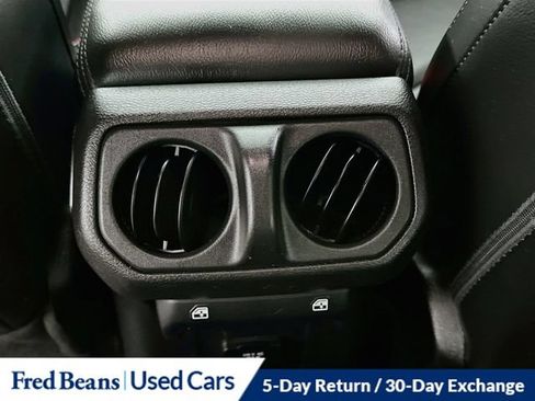 Used 2022 Jeep Wrangler Unlimited Sahara AWD/4WD image 32