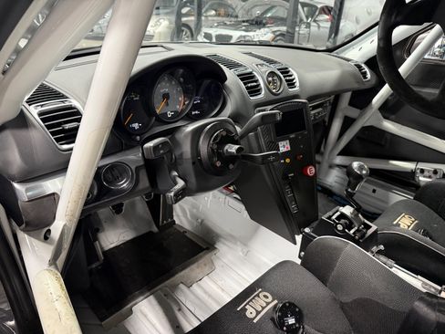 Used 2016 Porsche Cayman GT4 image 17