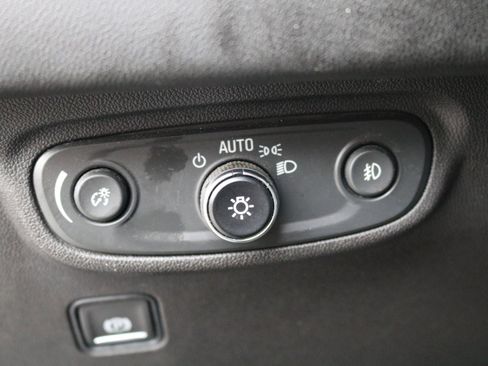 Used 2023 GMC Terrain SLT image 17