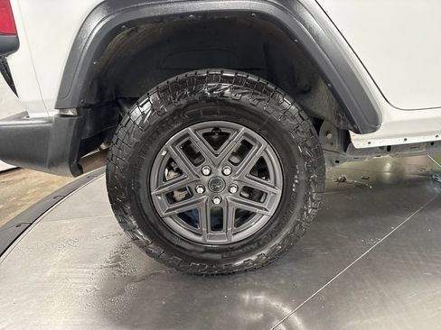 Used 2024 Jeep Wrangler Sport S image 13