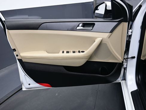 Used 2017 Hyundai Sonata SE w/ Cargo Package image 9