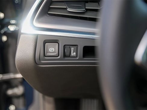 Used 2025 Cadillac XT5 Luxury image 15