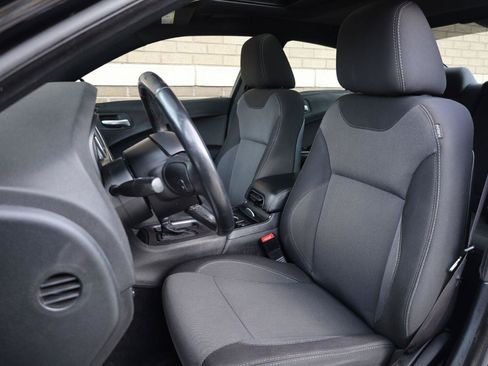 Used 2017 Dodge Charger SE w/ Power Sunroof Group RWD image 15