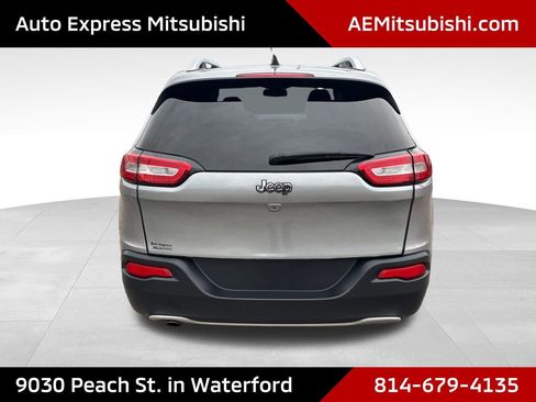 Used 2017 Jeep Cherokee Limited AWD/4WD image 6