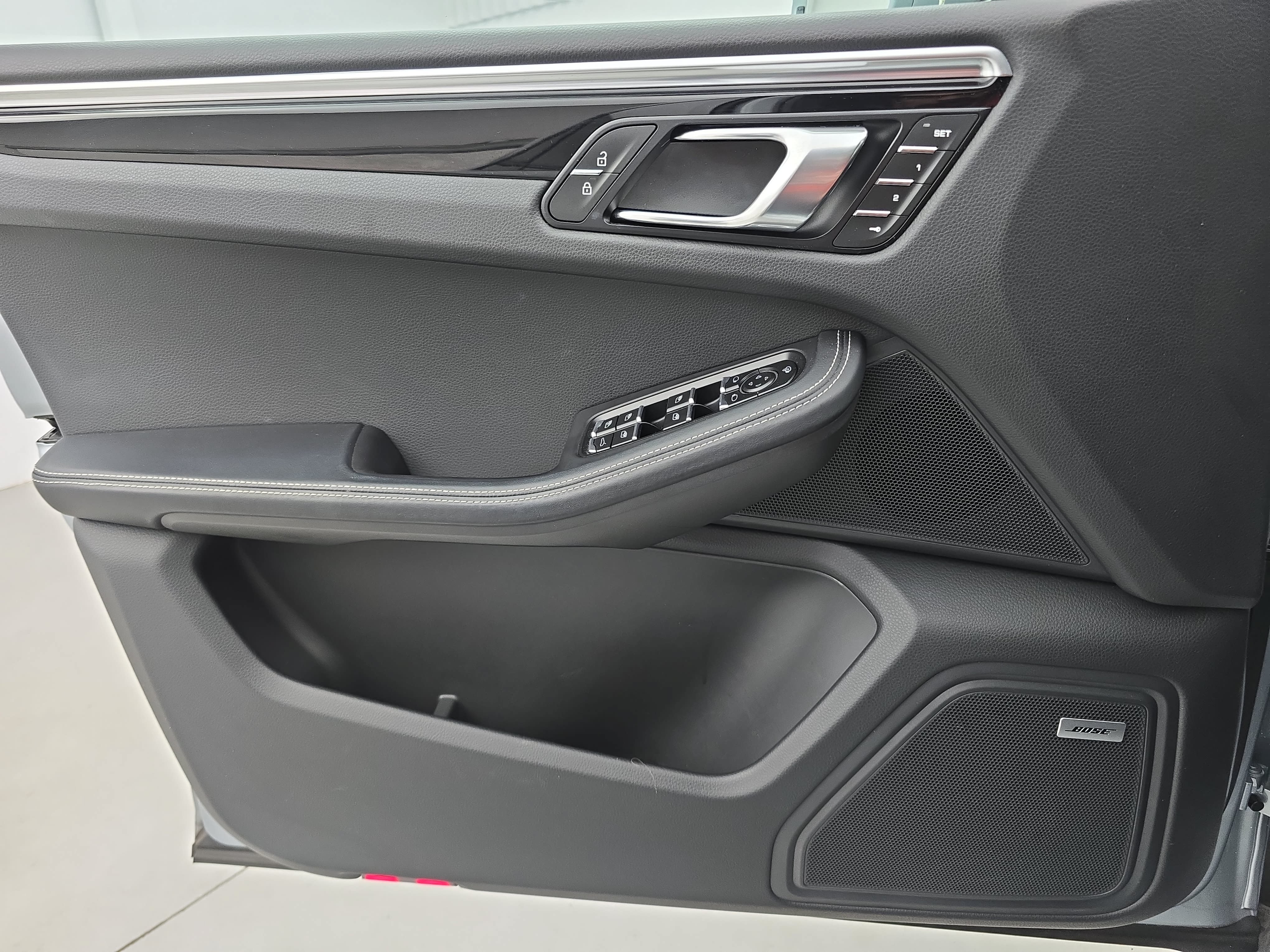 Certified 2024 Porsche Macan S AWD/4WD image 29