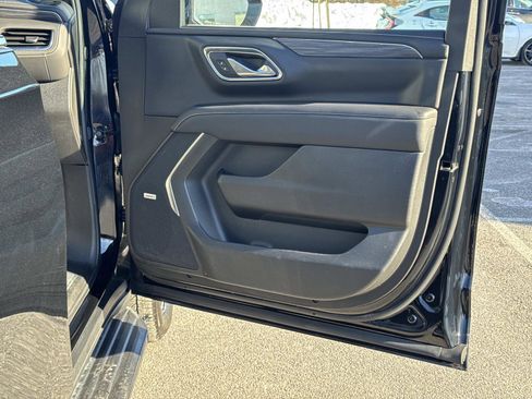 Used 2024 GMC Yukon SLT w/ SLT Luxury Package image 13