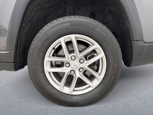 Used 2025 Jeep Grand Cherokee L Laredo AWD/4WD image 27