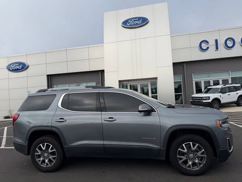 Used 2022 GMC Acadia SLE w/ Driver Convenience Package FWD image 5