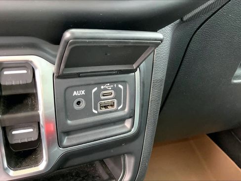 Used 2023 Jeep Gladiator Sport AWD/4WD image 32