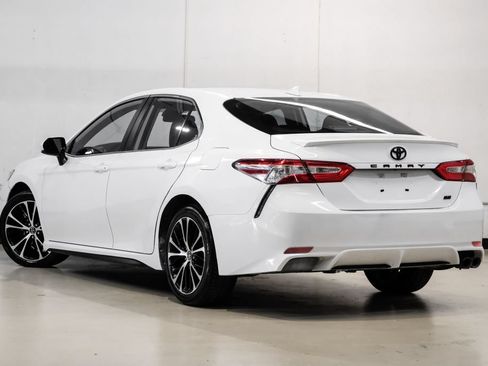 Used 2020 Toyota Camry SE FWD image 10