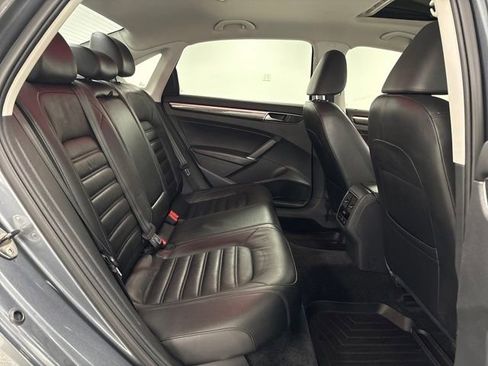 Used 2016 Volkswagen Passat 1.8T SEL Premium image 22
