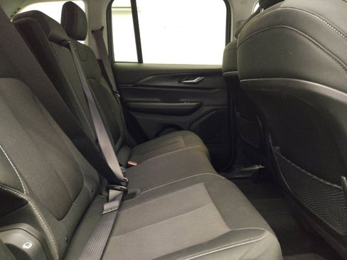Used 2024 Jeep Grand Cherokee Laredo RWD image 19