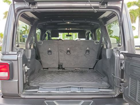 Used 2021 Jeep Wrangler Unlimited Rubicon AWD/4WD image 8