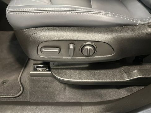 Certified 2023 Buick Enclave Essence image 28