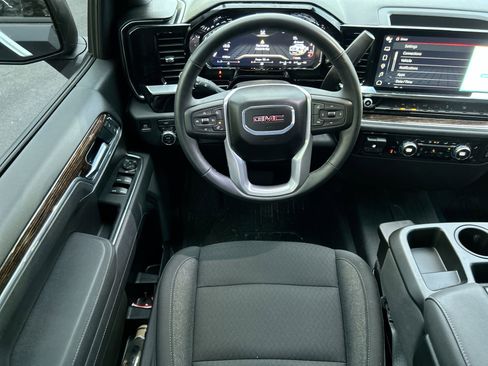 Used 2025 GMC Sierra 1500 Elevation image 17