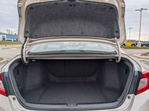 Used 2019 Honda Accord EX image 31