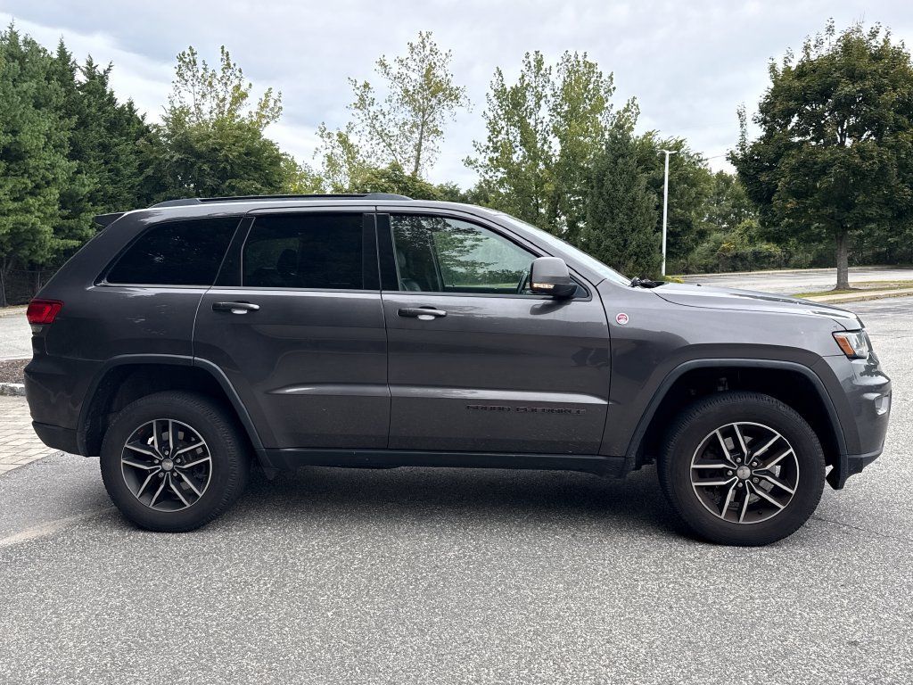 Used 2018 Jeep Grand Cherokee Trailhawk AWD/4WD image 4