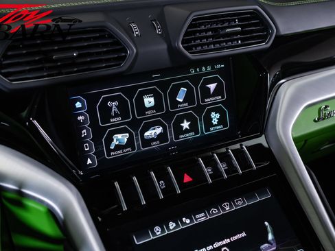 Used 2022 Lamborghini Urus AWD/4WD image 40