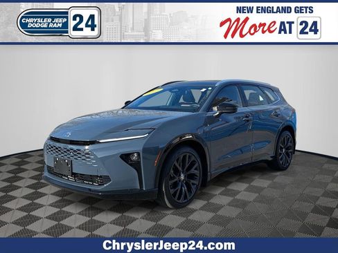 Used 2025 Toyota Crown Signia w/ Advanced Technology Package image 1