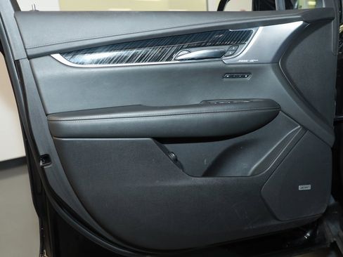 Used 2025 Cadillac XT6 Premium Luxury image 23