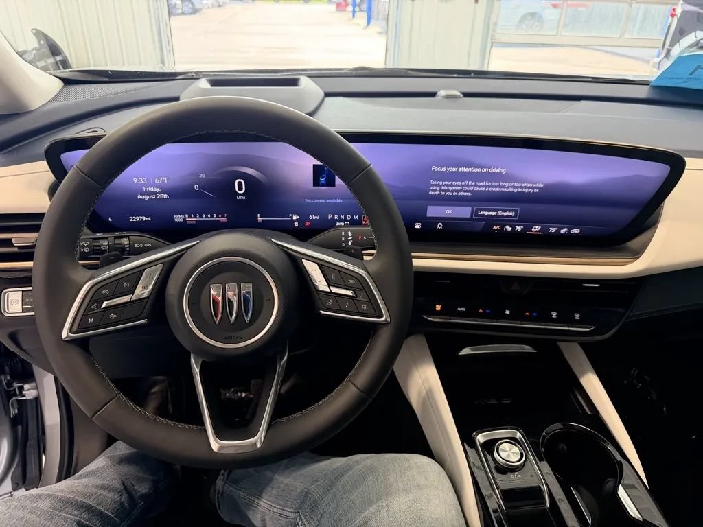 Used 2025 Buick Envision Avenir AWD/4WD image 34