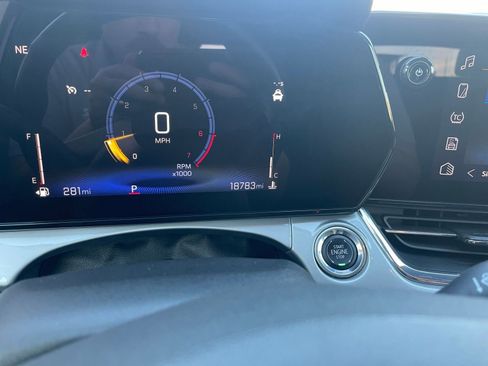 Used 2025 Chevrolet Trax LT w/ LT Convenience Package image 39