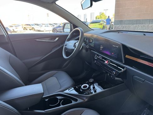 Used 2024 Kia Niro EX image 39