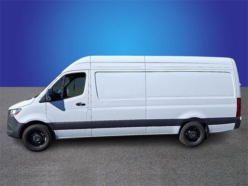Used 2025 Mercedes-Benz Sprinter 2500 image 7