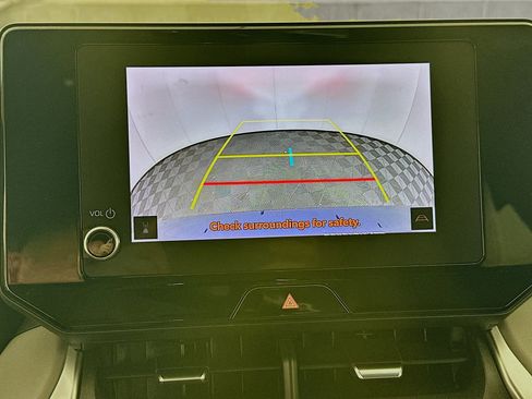 Used 2023 Toyota Venza LE image 22