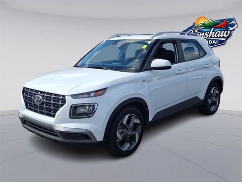 Used 2025 Hyundai Venue SEL FWD image 3