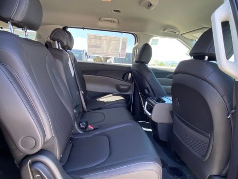 New 2026 Kia Carnival EX FWD image 25