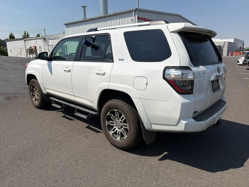 Used 2019 Toyota 4Runner SR5 AWD/4WD image 7