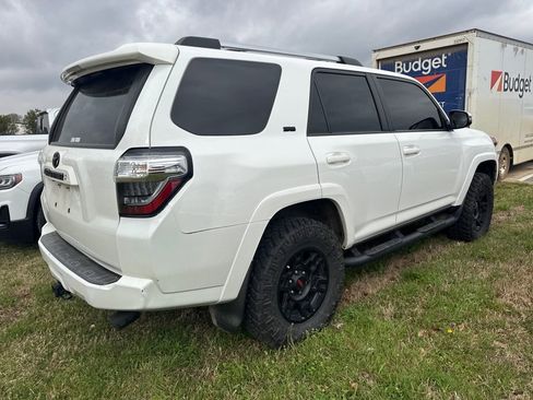 Used 2022 Toyota 4Runner SR5 Premium image 4