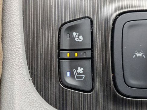 Used 2023 GMC Acadia SLT w/ Technology Package image 26