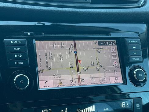 Used 2018 Nissan Rogue SL AWD/4WD image 18