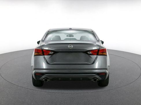 Used 2025 Nissan Altima 2.5 SV FWD image 8