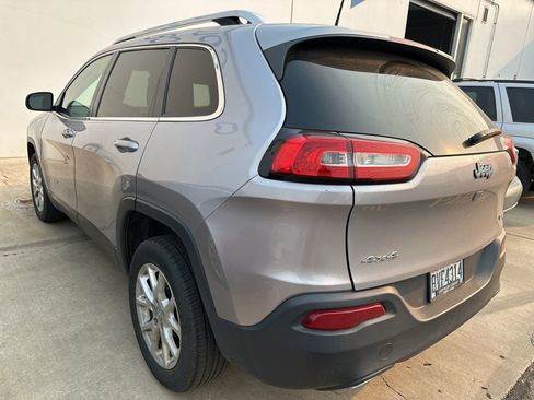 Used 2018 Jeep Cherokee Latitude Plus w/ Cold Weather Group image 9