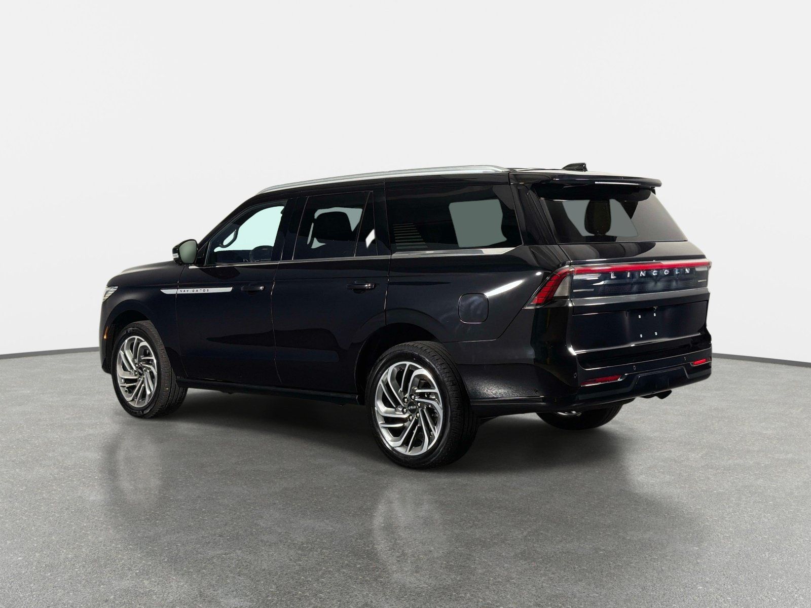 Used 2025 Lincoln Navigator Reserve AWD/4WD image 5