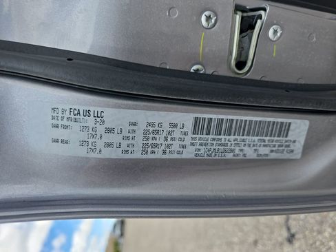 Used 2020 Jeep Cherokee Latitude Plus w/ Cold Weather Group AWD/4WD image 34