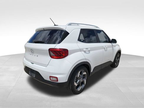 Used 2024 Hyundai Venue SEL FWD image 7