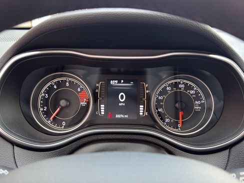 Used 2019 Jeep Cherokee Latitude w/ Cold Weather Group AWD/4WD image 11