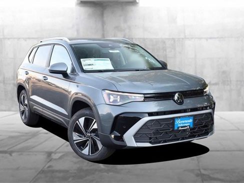 New 2025 Volkswagen Taos SE image 2