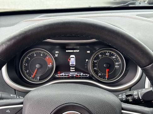 Used 2016 Jeep Cherokee Limited w/ Technology Group image 27