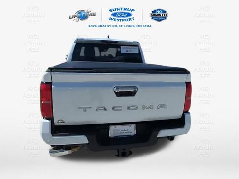 Used 2025 Toyota Tacoma Limited AWD/4WD image 61
