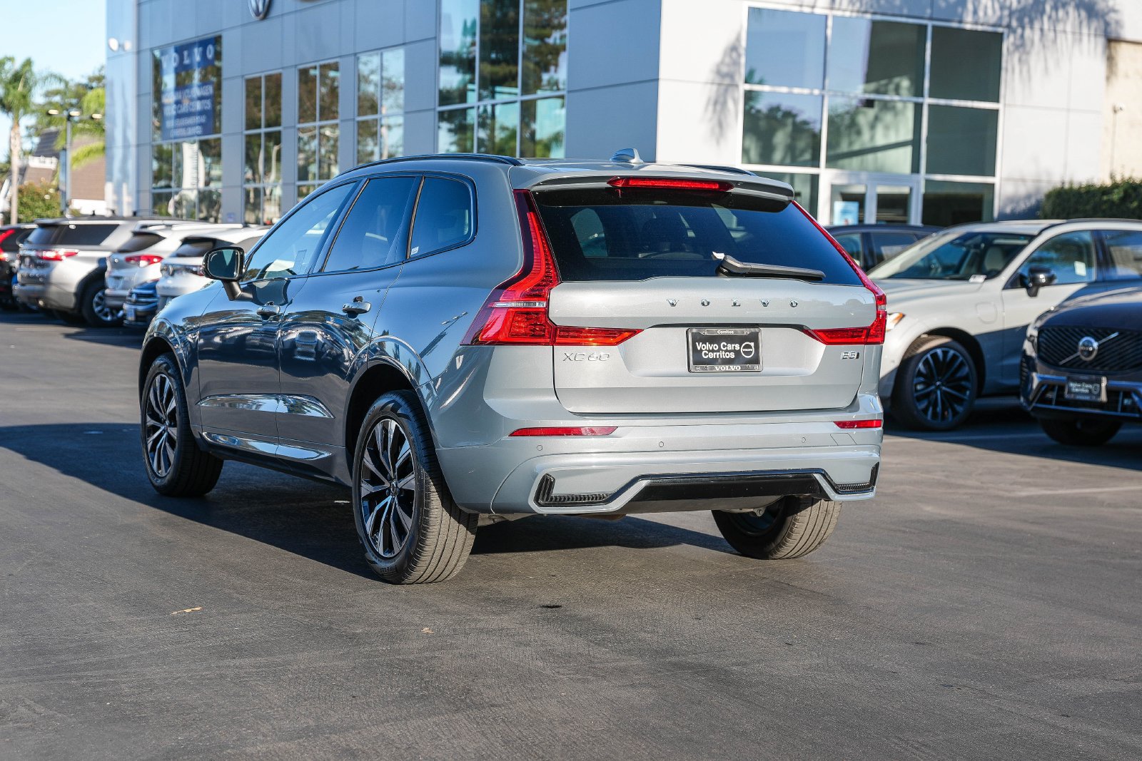 Used 2024 Volvo XC60 B5 Core AWD/4WD image 8